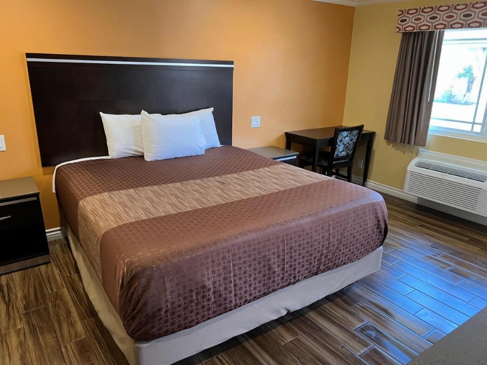Room image 4