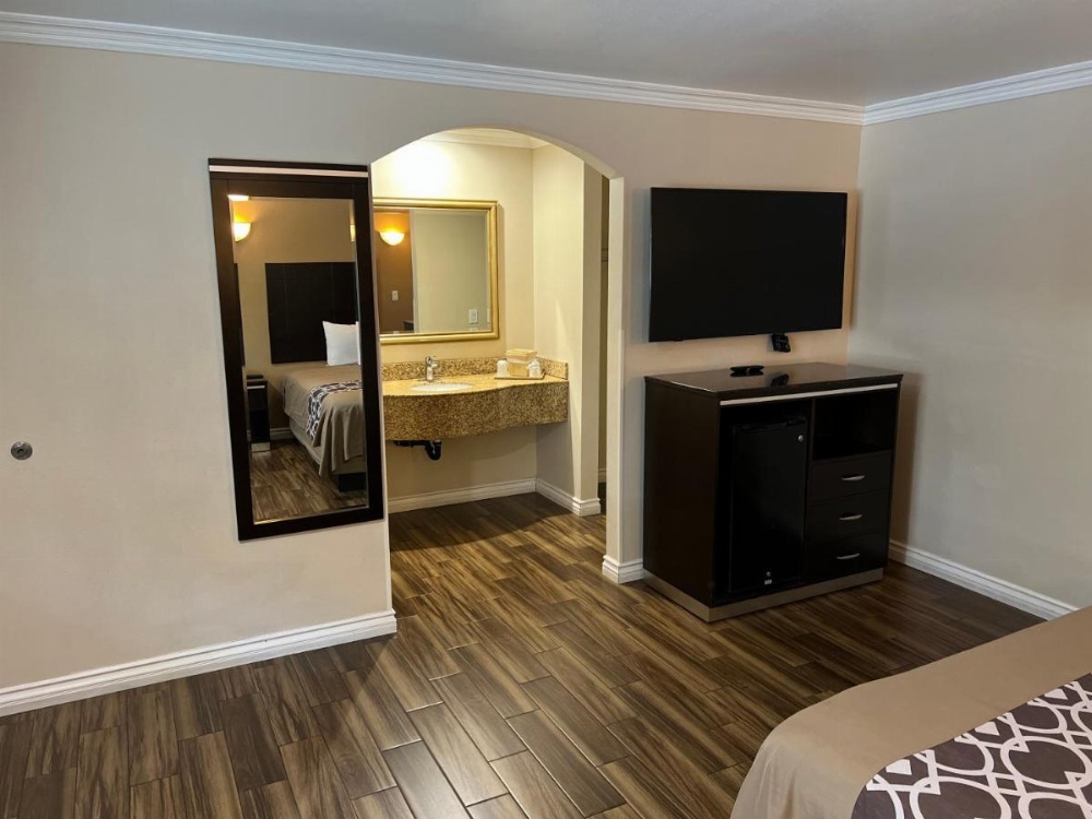 Room image 3