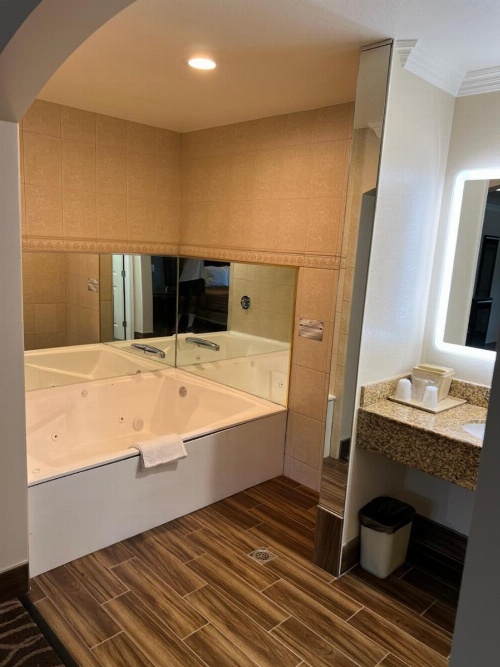 Walnut Inn & Suites West Covina image 5