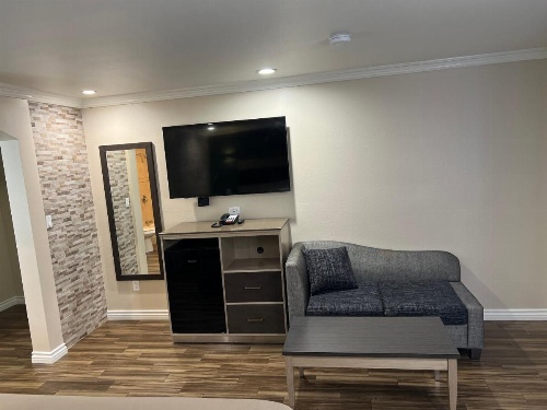 Walnut Inn & Suites West Covina image 6